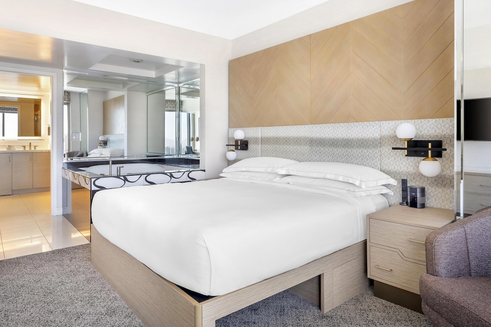 2 BEDROOMS, PREMIER, SUITE, KITCHEN