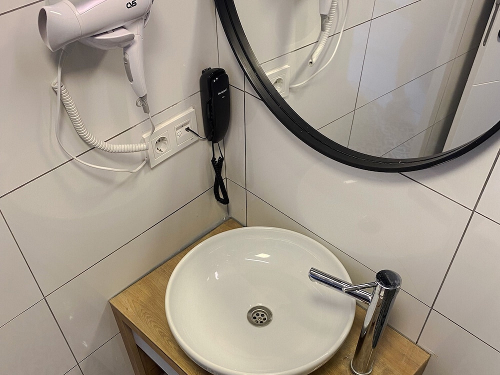 Lopera Deluxe Hotel 39/41