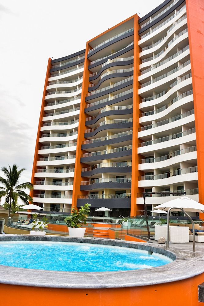 Sunset Plaza Beach Resort 5/79