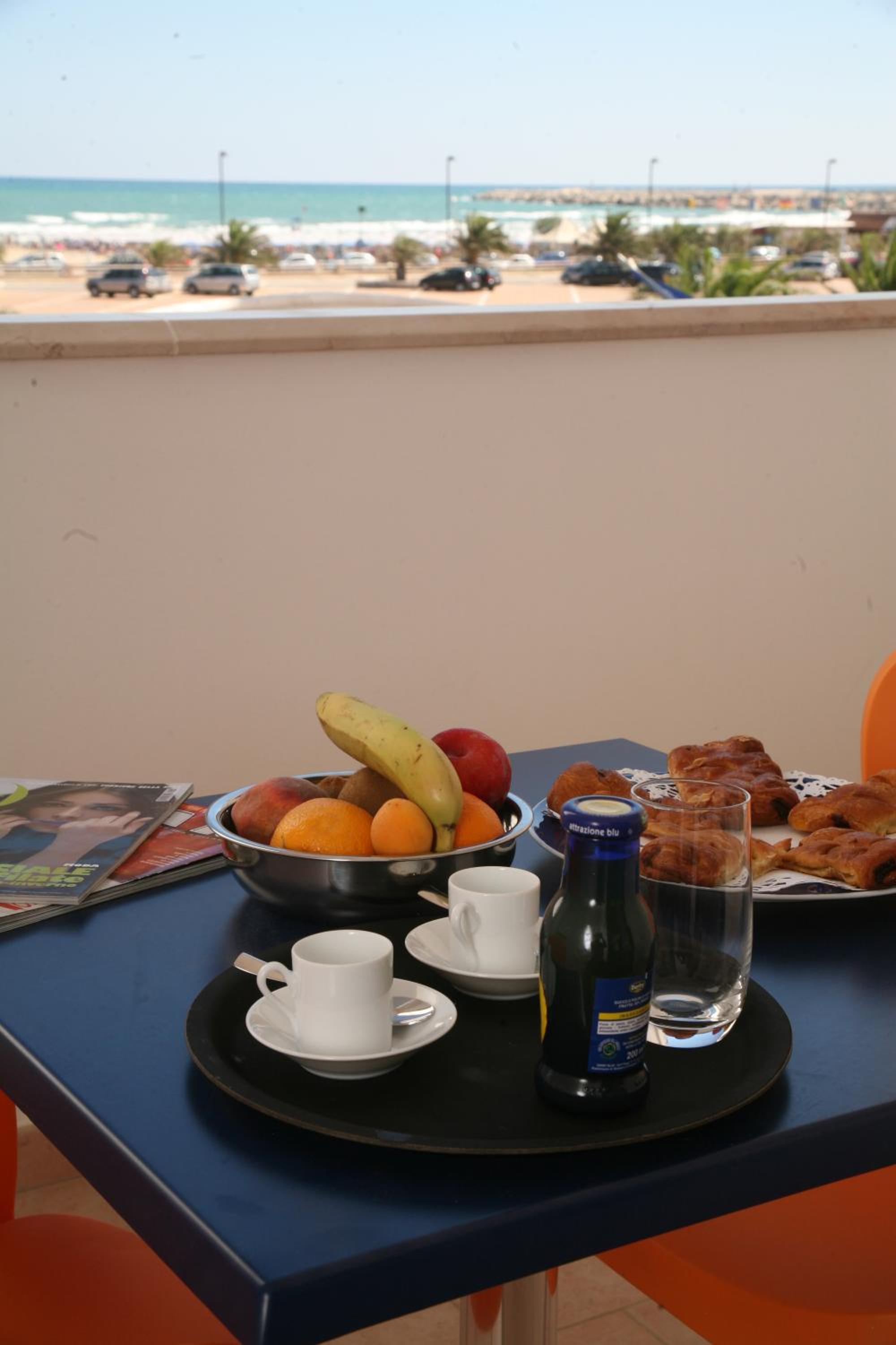 Hotel Yria 8/24