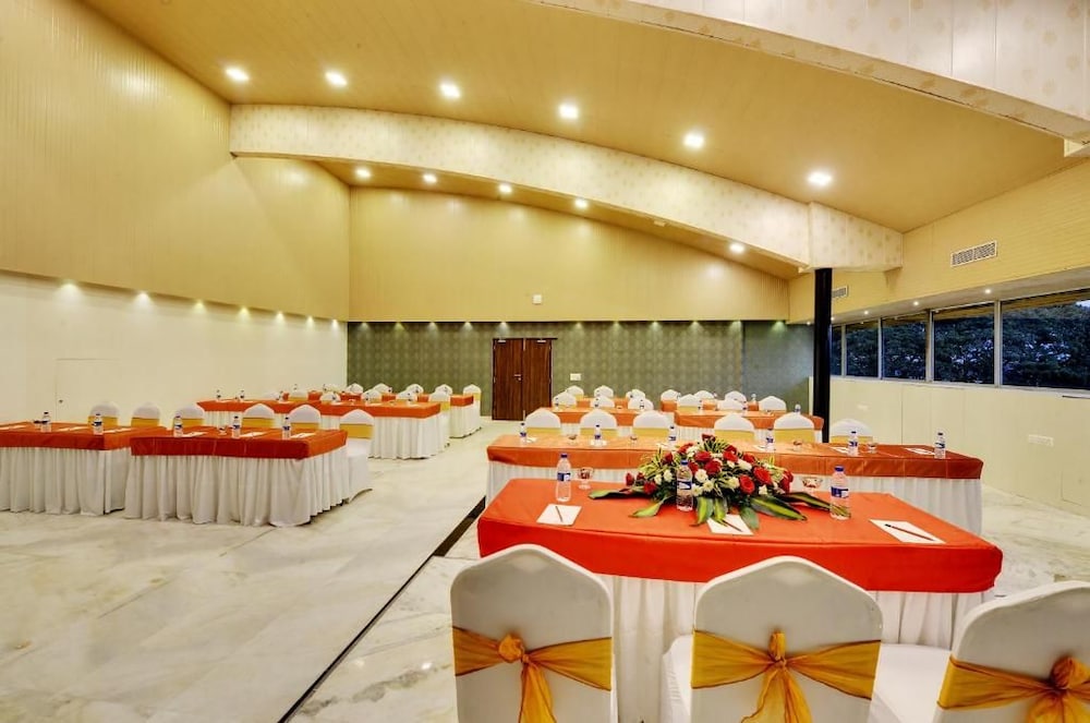 Manpho Bell Hotel & Convention Center 30/50