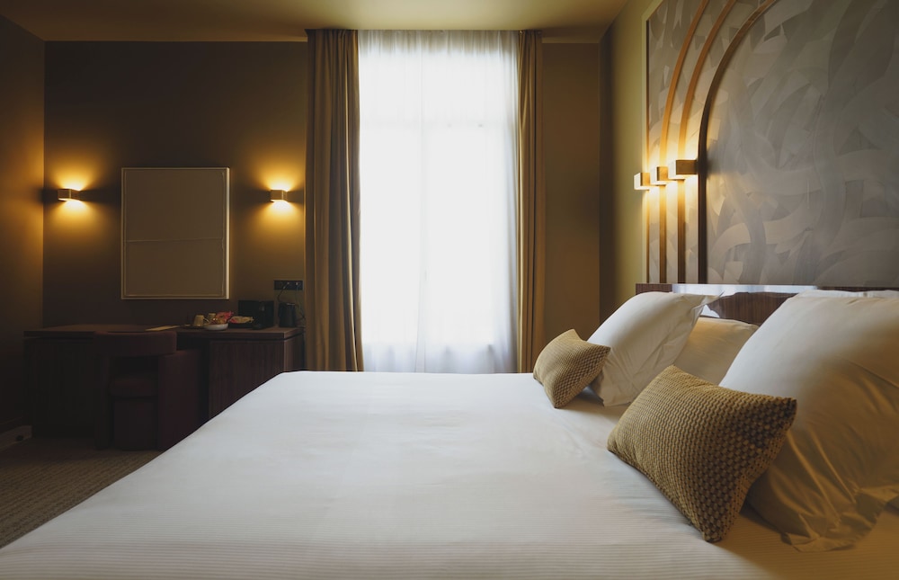 1 BEDROOM, DELUXE, DOUBLE OR TWIN BED