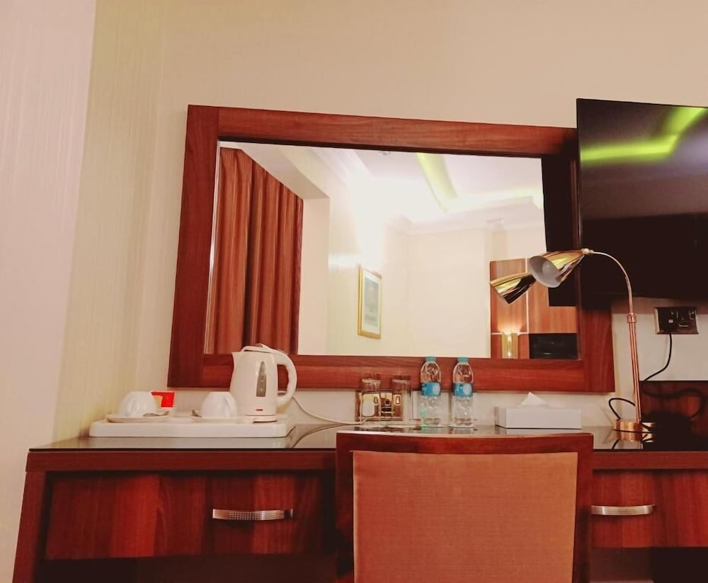 Royal Qatar Hotel 9/45