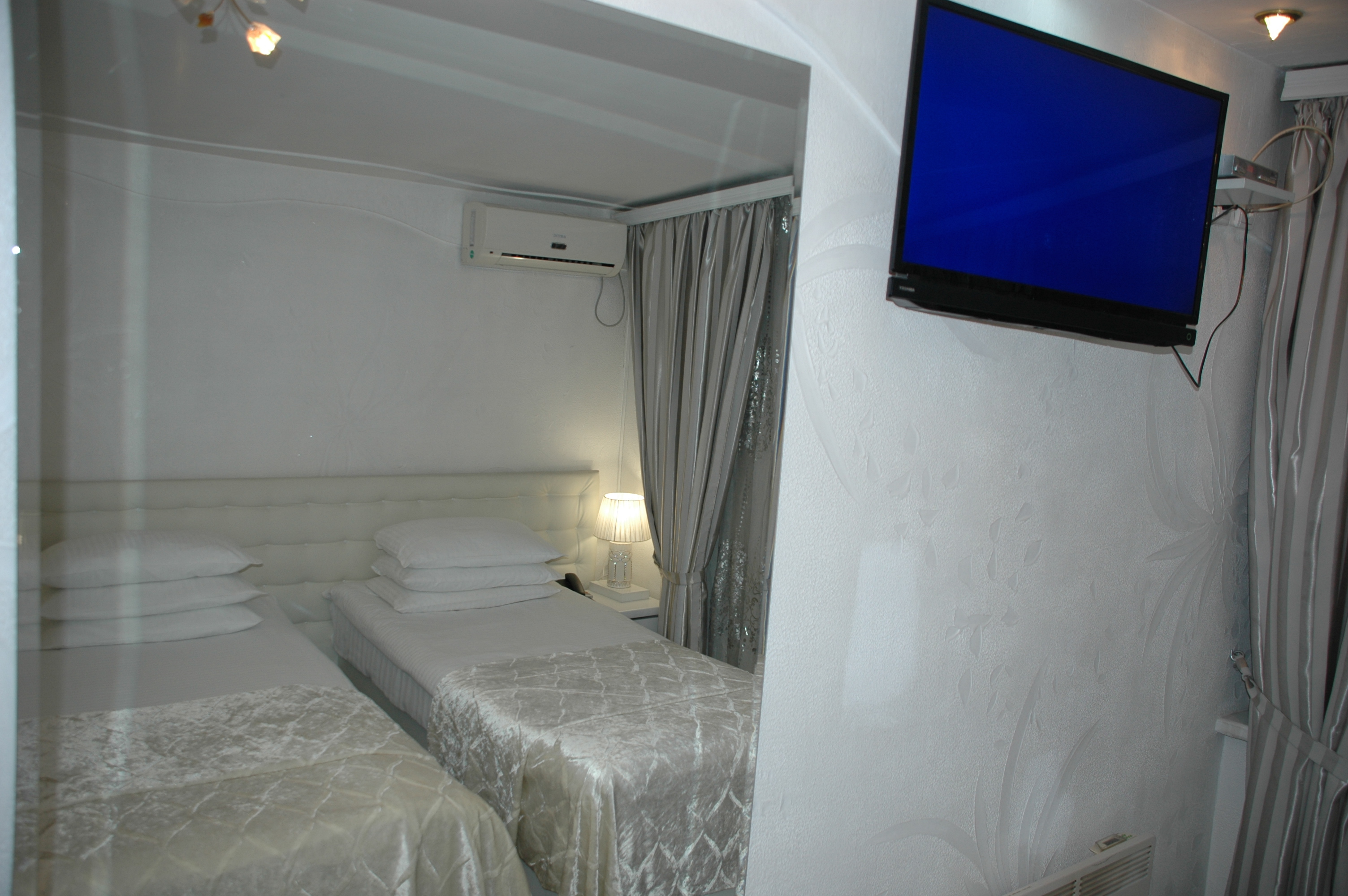 Room, Twin Beds