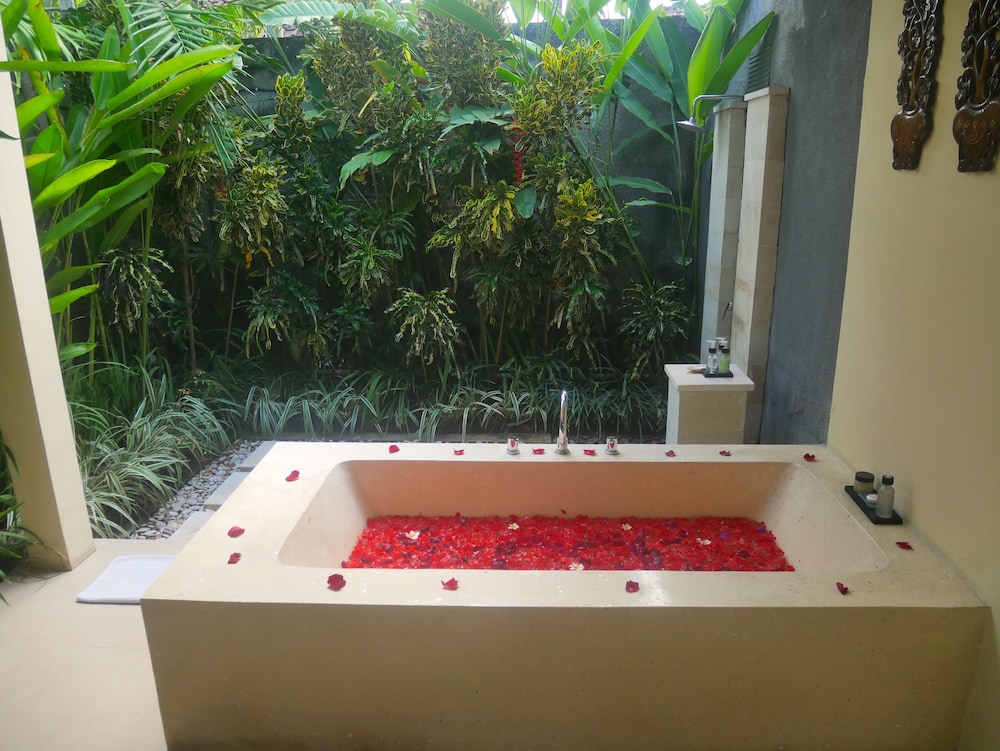 Imani Villas 16/46
