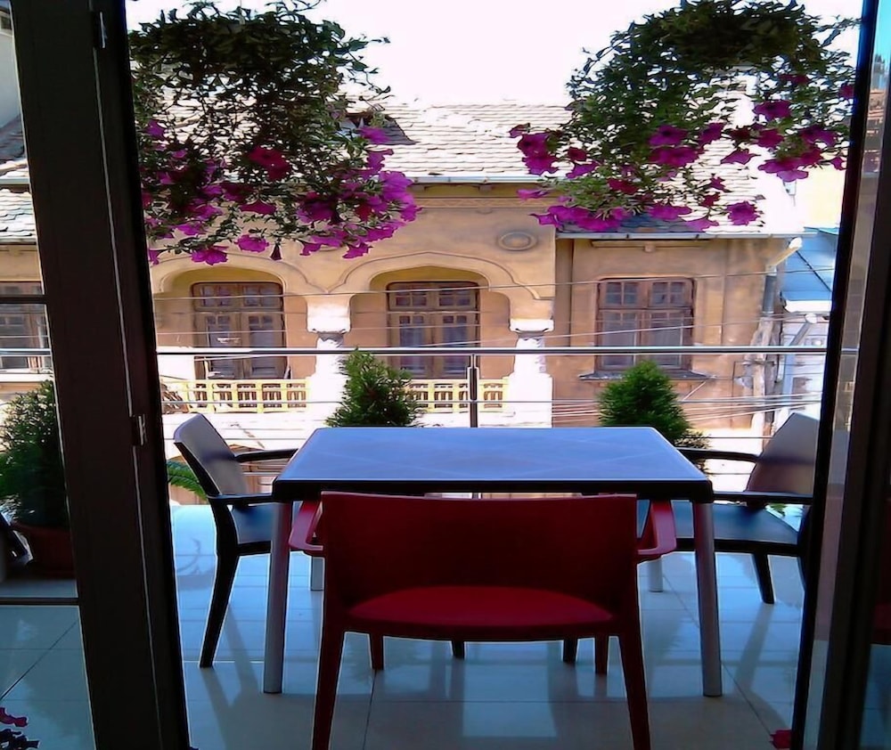 Tranzzit Hotel 5/44