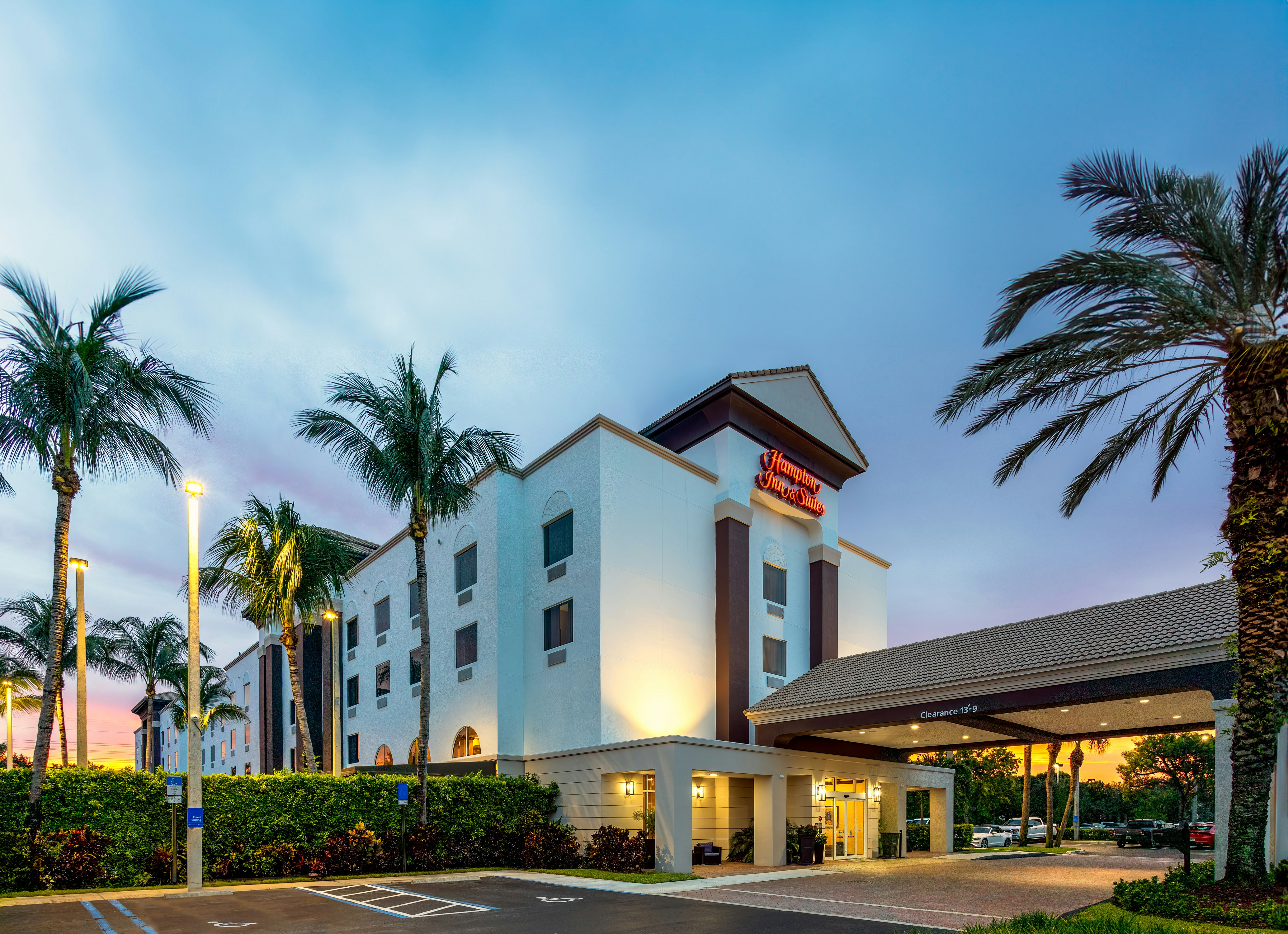 Hampton Inn and Suites Wellington 2/44