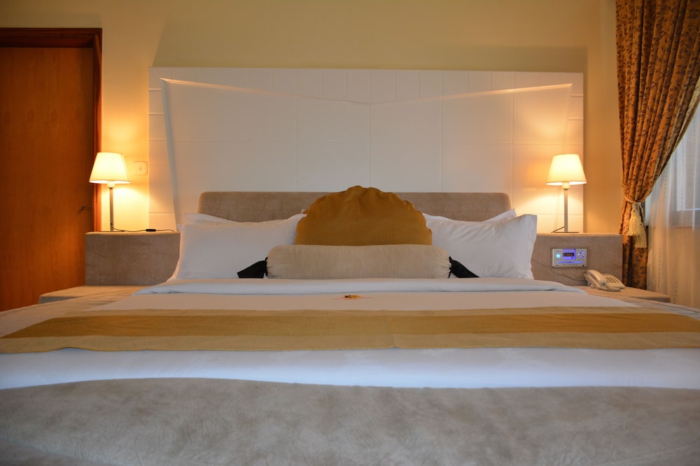 Gold Crest Hotel 21/49