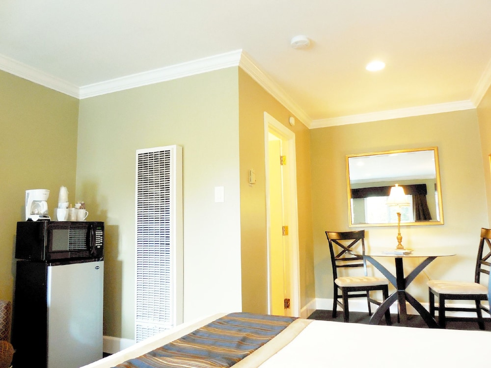 Sea Breeze Inn And Cottages 45/75