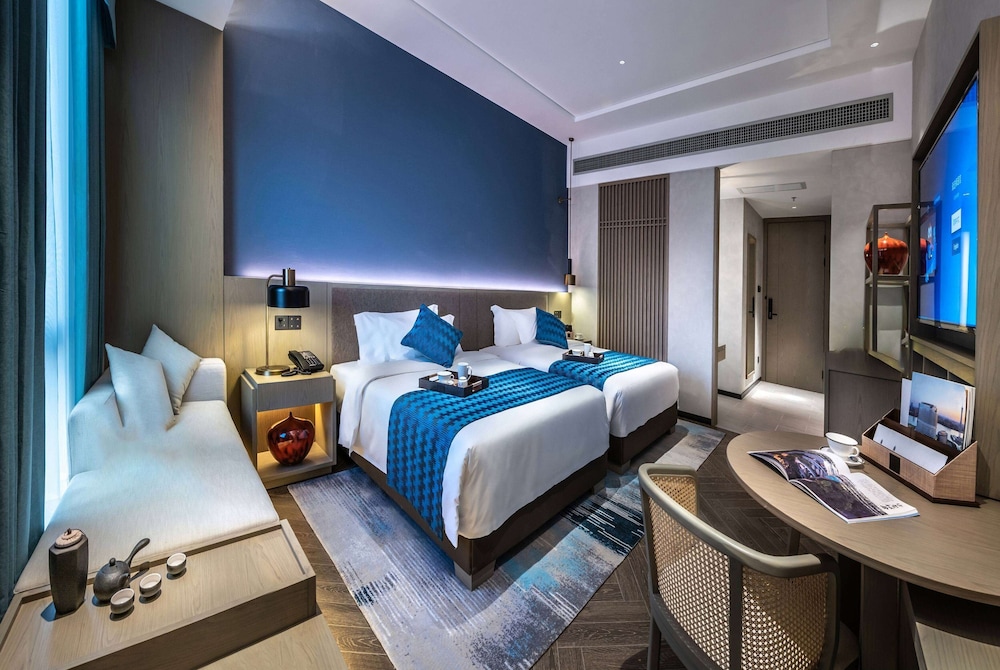 EXECUTIVE, TWIN BEDS