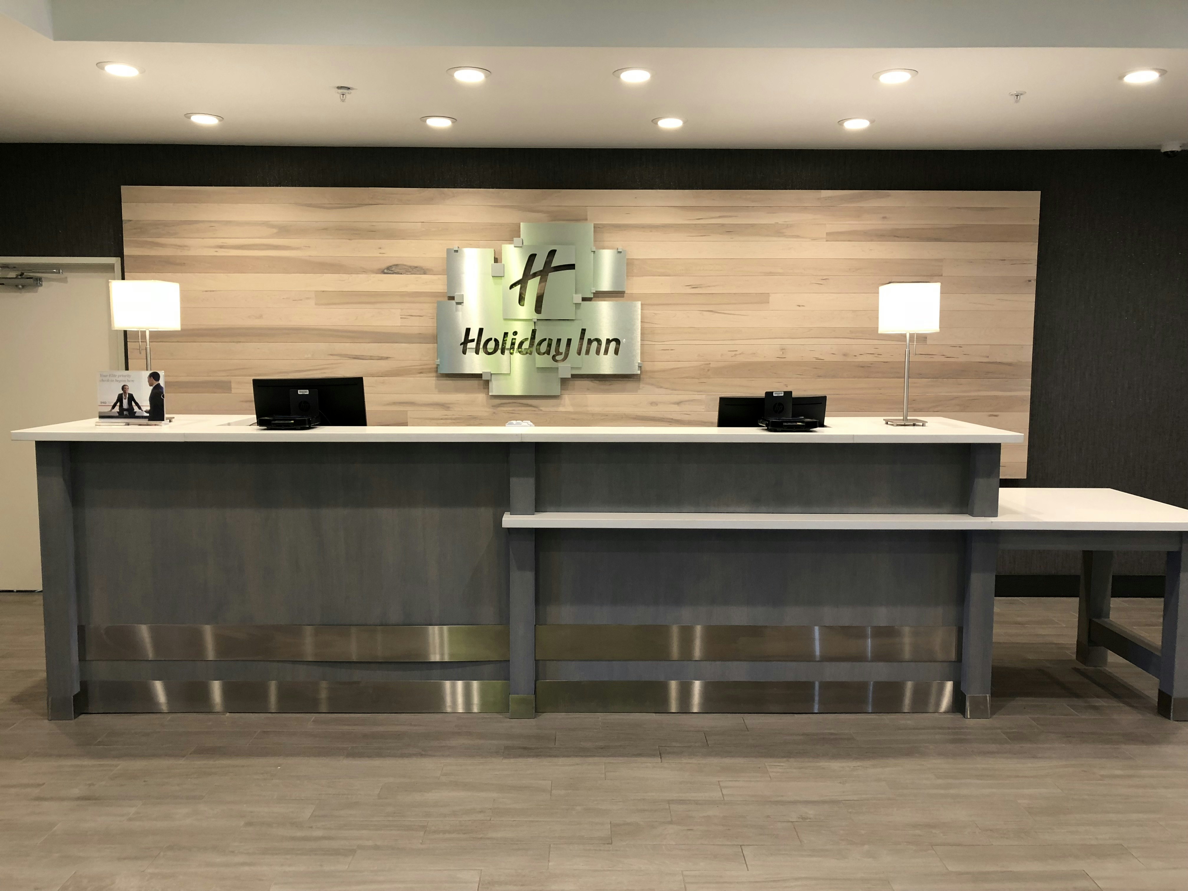 Holiday Inn Hotel Suites Decatur 7/69
