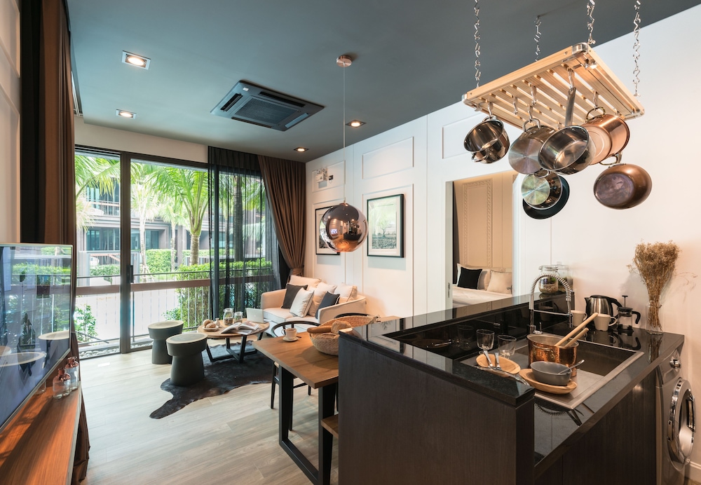 Saturdays Residence By Brown Starling 35/50