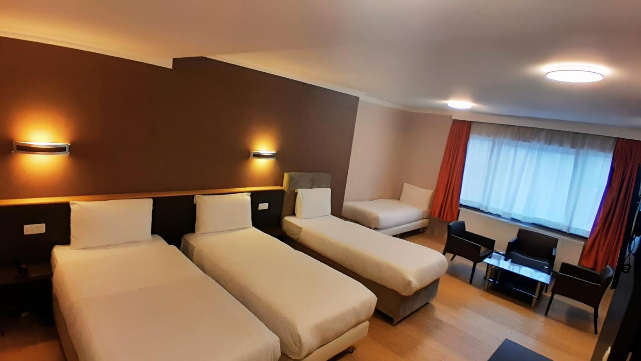 غرفة سوبيريور رباعية بسرير فردي، Hotel Taormina Brussels Airport 4/10