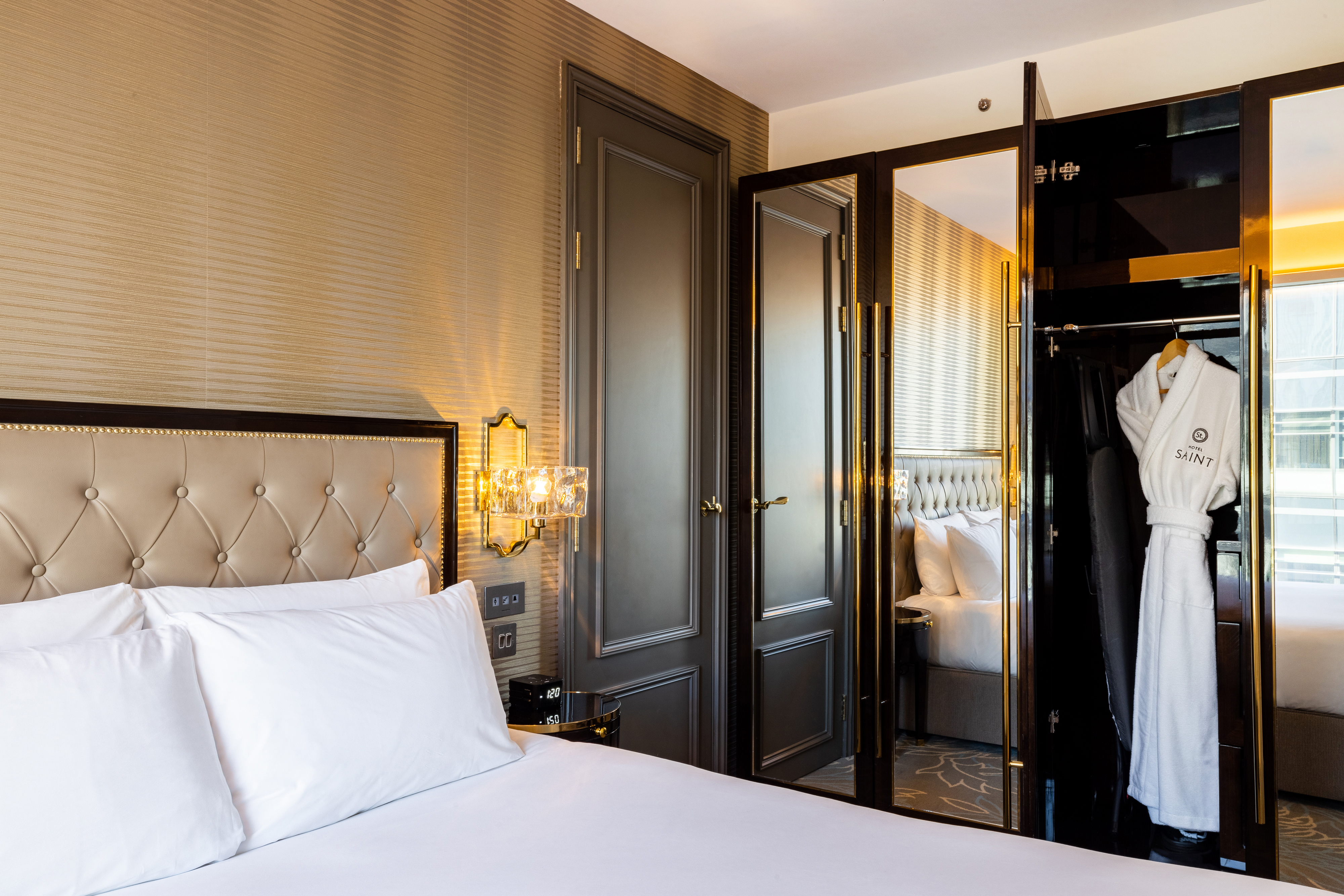 Spitel Fyeld, Junior Suite، Leonardo Hotel London Aldgate - Formerly Hotel Saint 2/4