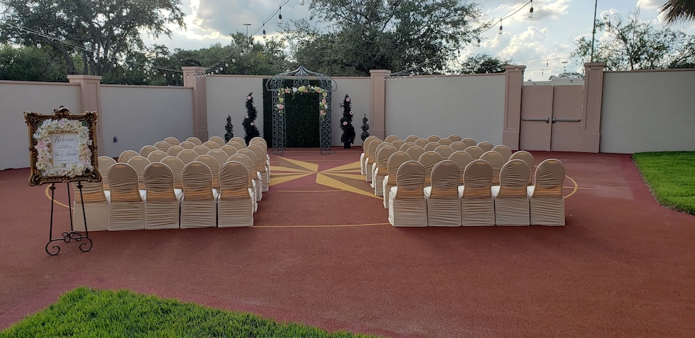 Florida Hotel and Conference Center 5/58