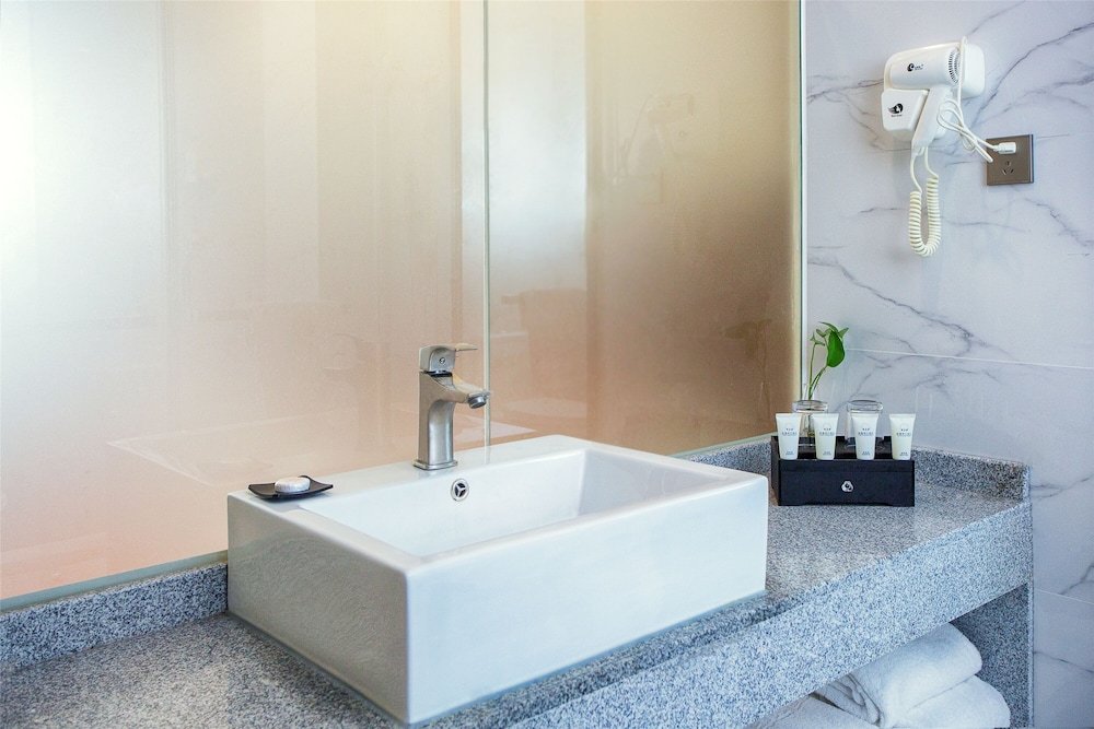 Shanghai Linyin Holiday Hotel 25/71