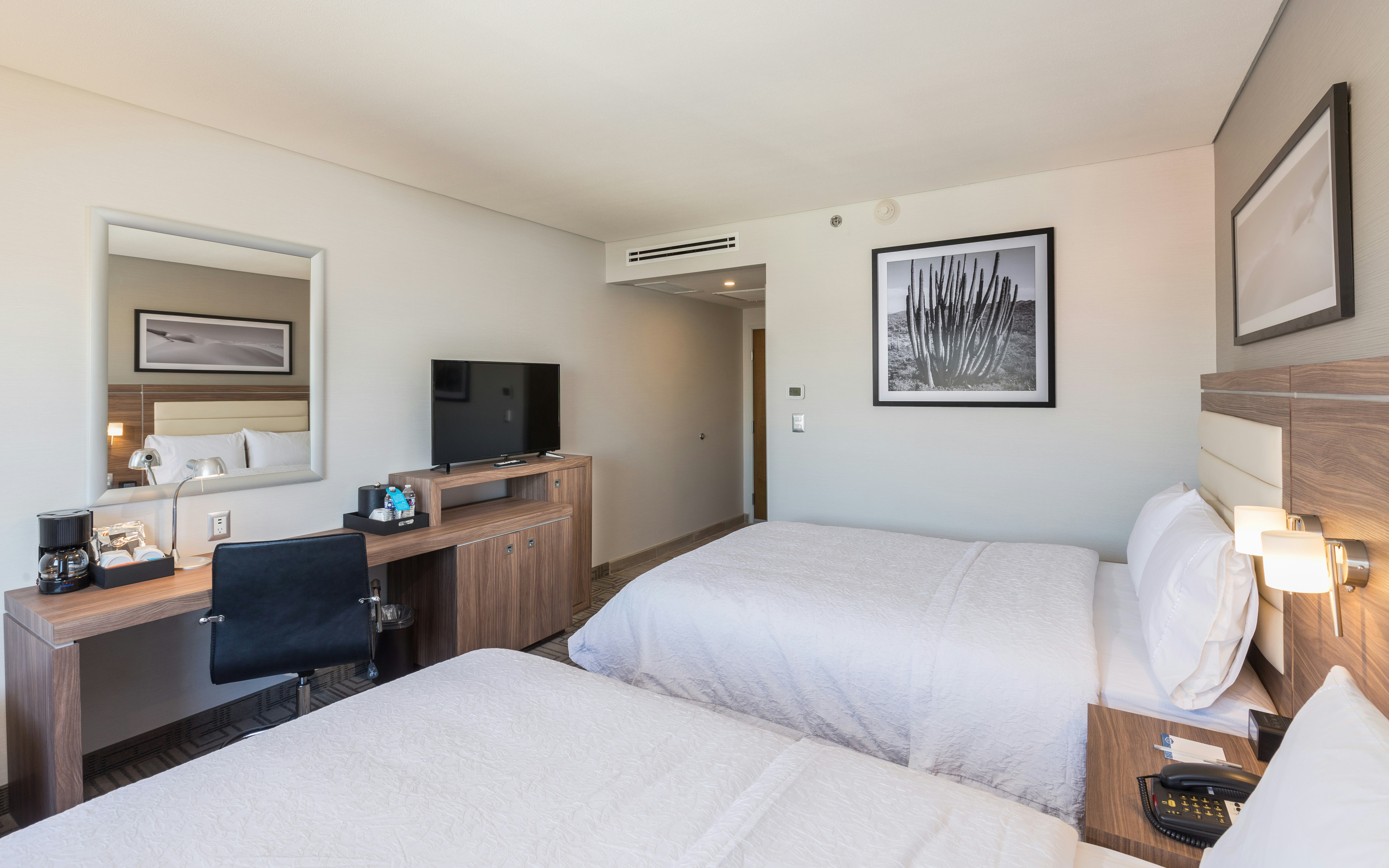ROOM, 2 DOUBLE BEDS