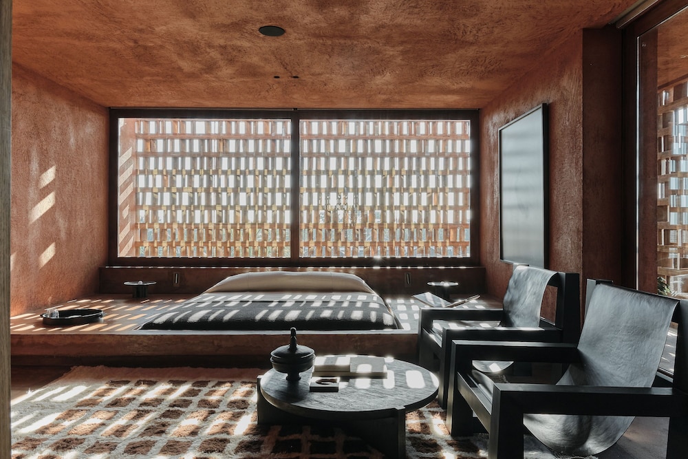 FURTHER HOTEL 44/59