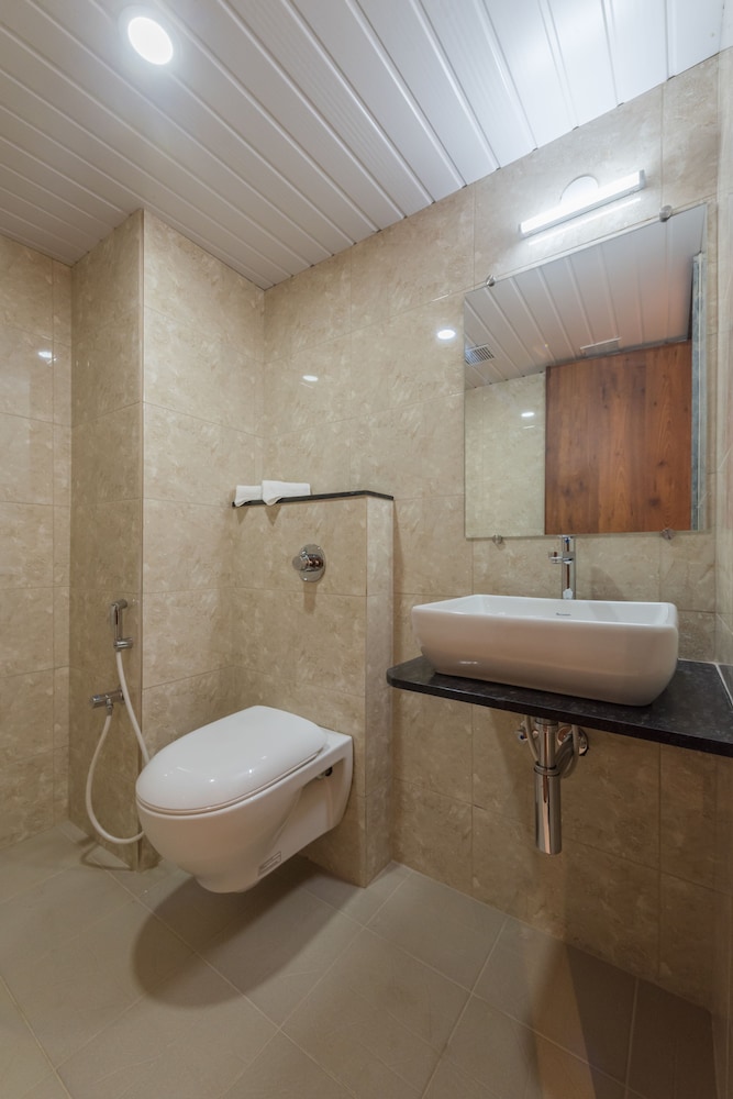 Hotel Karuna Residency 23/23