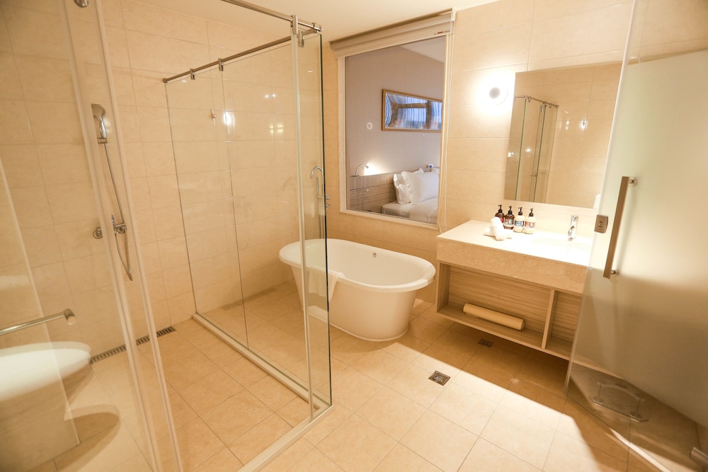 Aj Hotel Hsinchu 36/37
