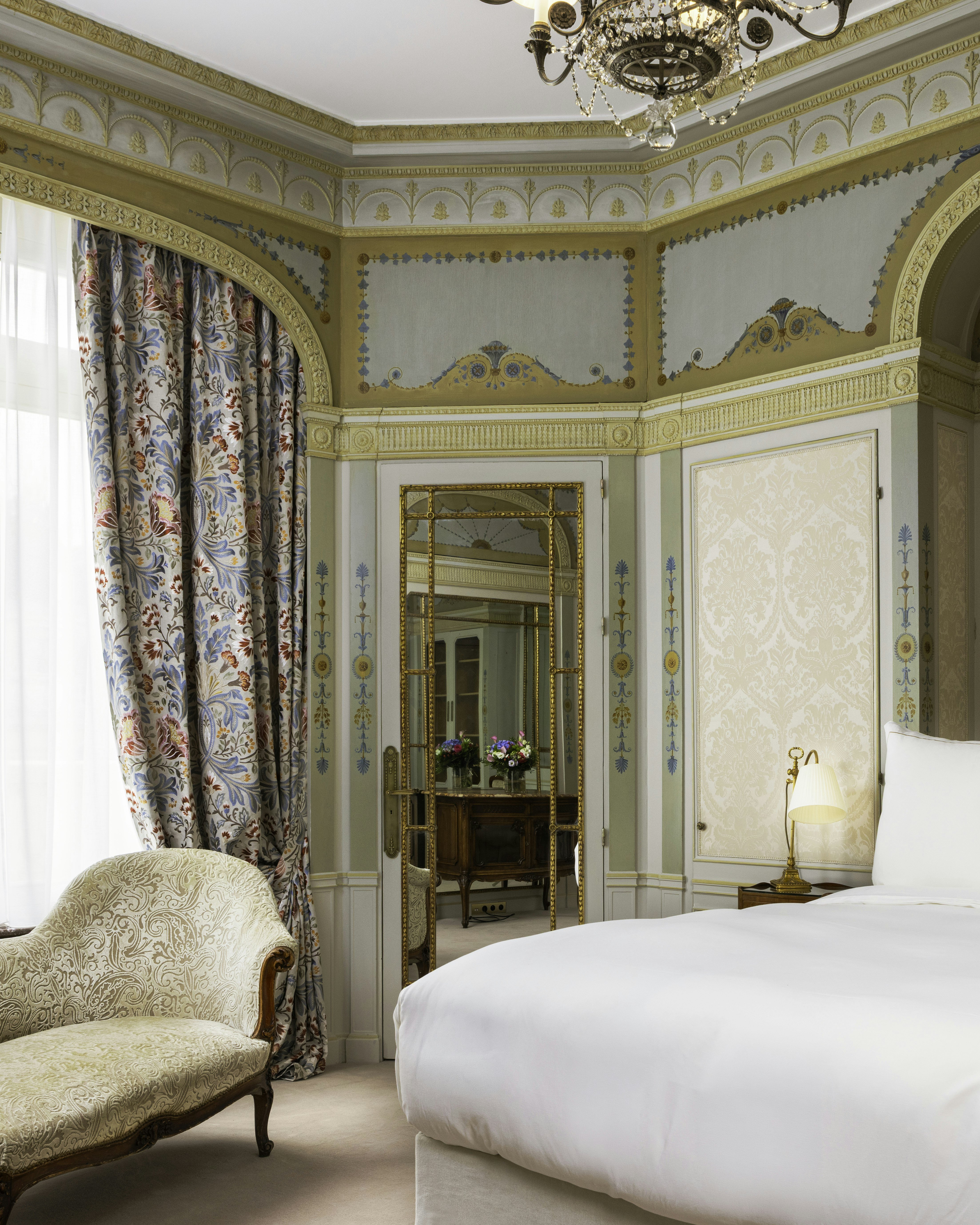 HOTEL RAPHAEL 27/80