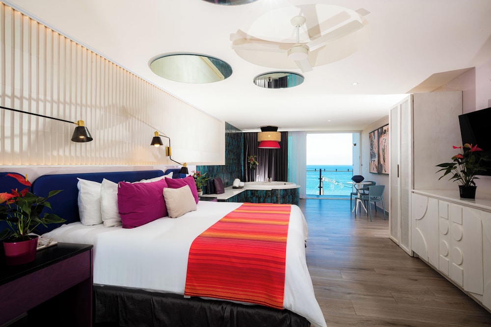 Almar Resort Luxury LGBT Beach Front Experience 19/59