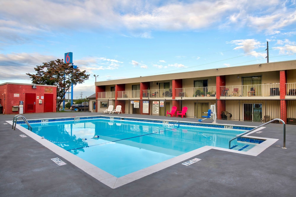 Motel6 Gainesville, GA 9/65