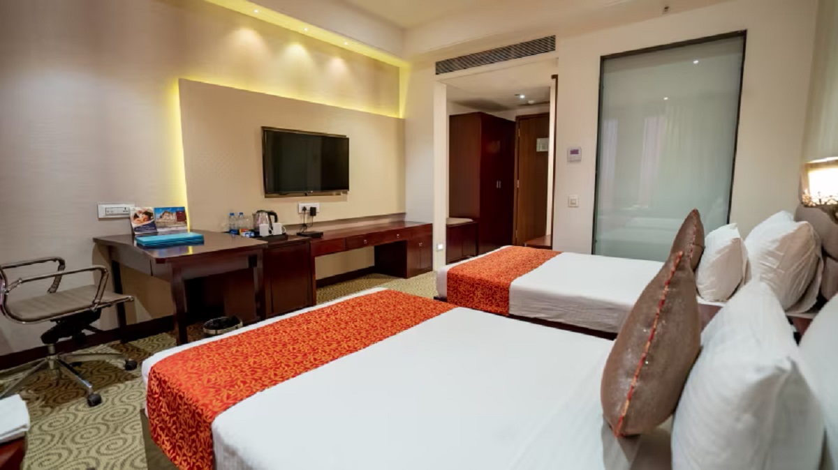 غرفة ديلوكس بسريرين منفصلين، Pride Hotel And Convention Centre 2/2