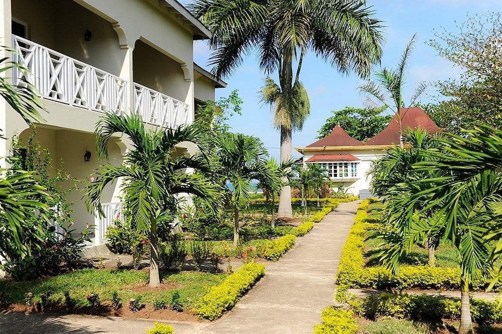 Coral Seas Beach Resort 7/58