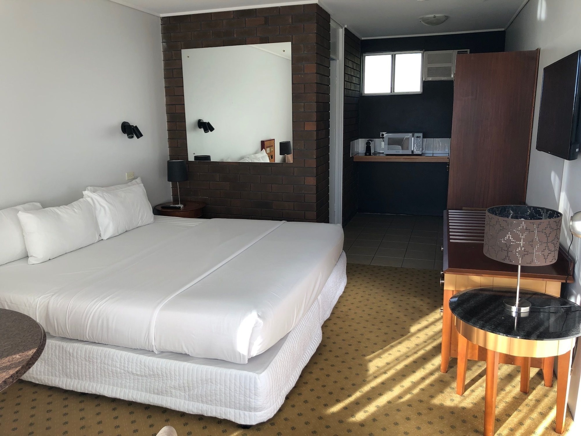 COMFORT, KING BED