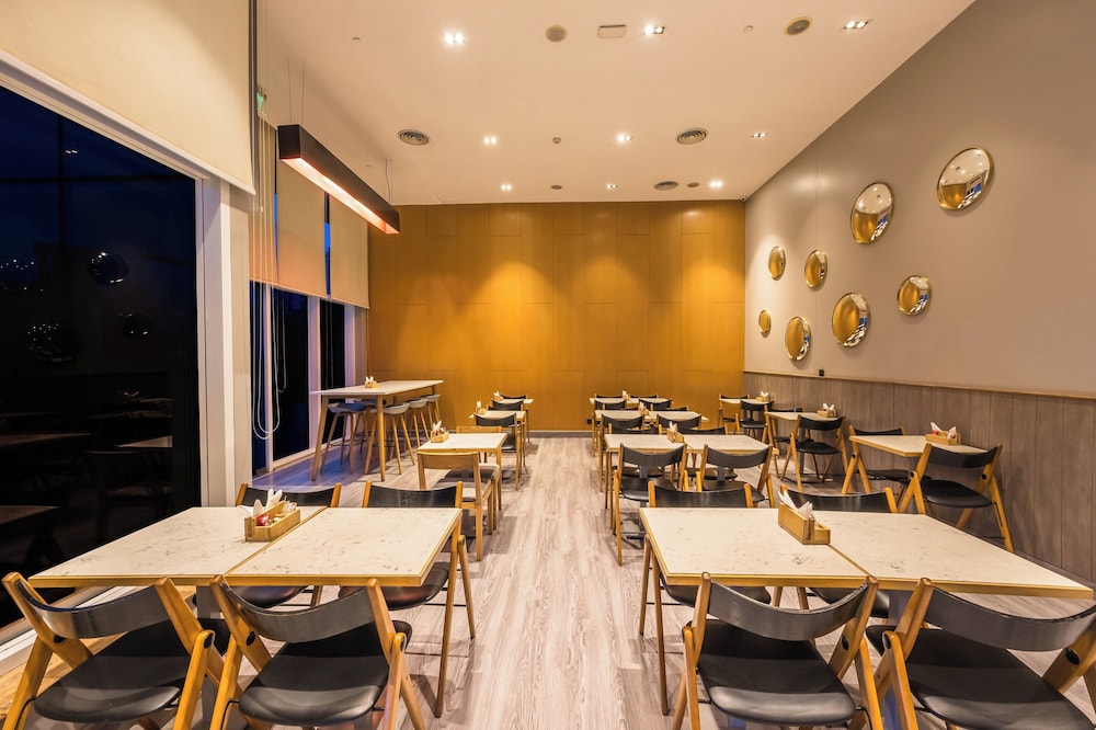 Holiday Inn Express Gurgaon Sector 50 40/49