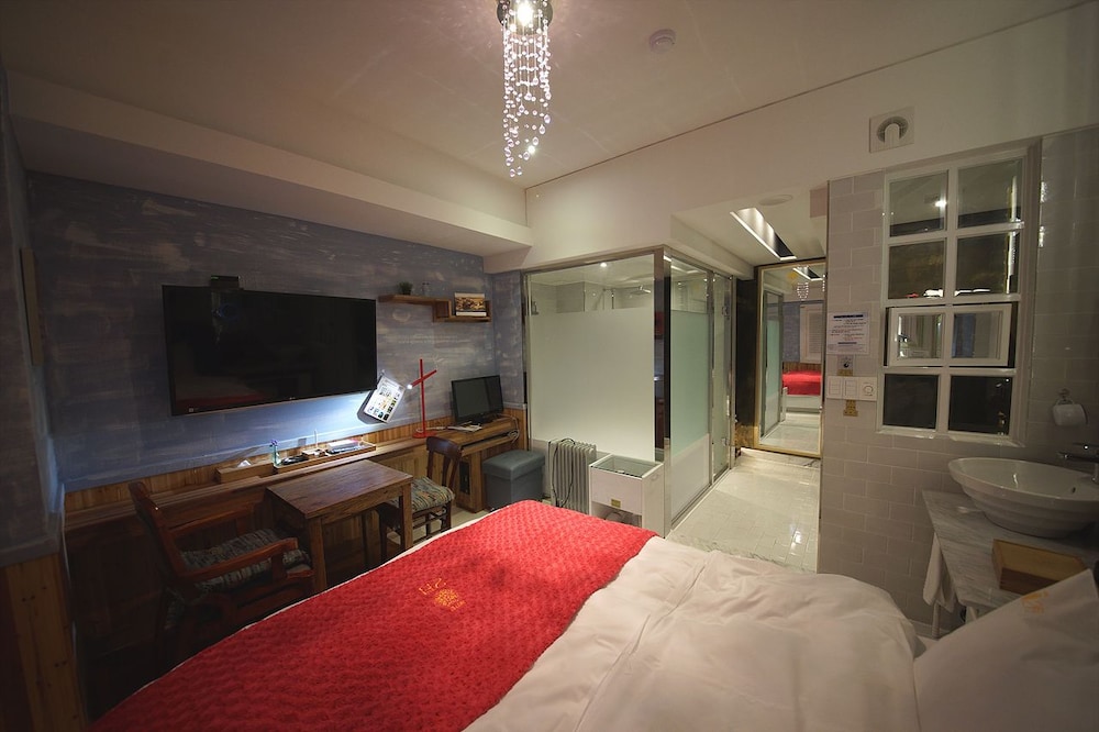 February Hotel Apsan 48/67