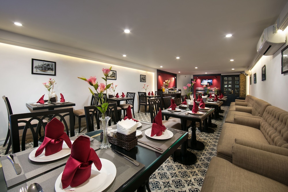 Golden Rooster Hotel 47/62