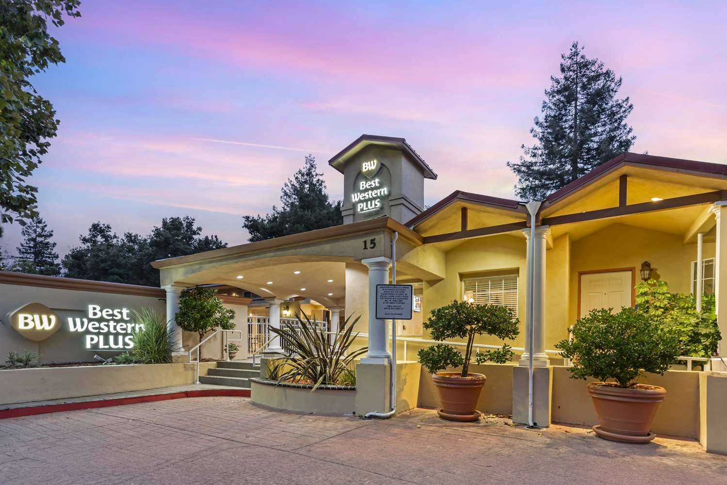 Best Western Plus Riviera 1/17