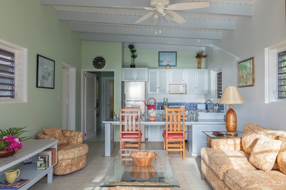 Fort Recovery Beachfront Villa & Suites Hotel 30/49