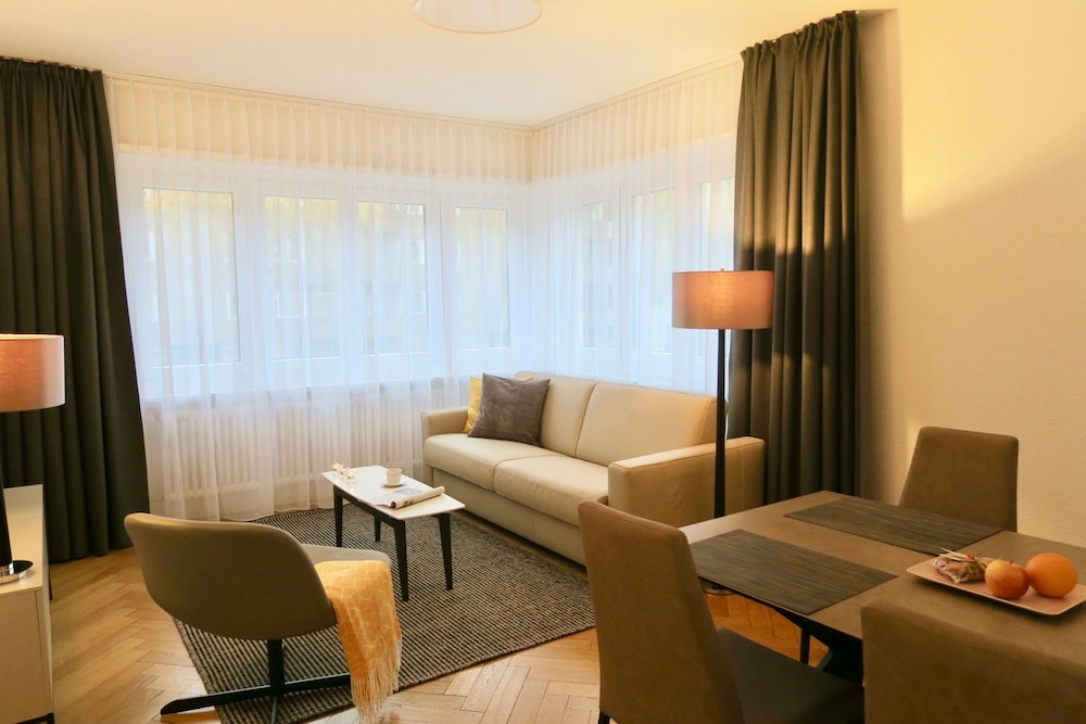 Zurich Furnished Homes 25/50