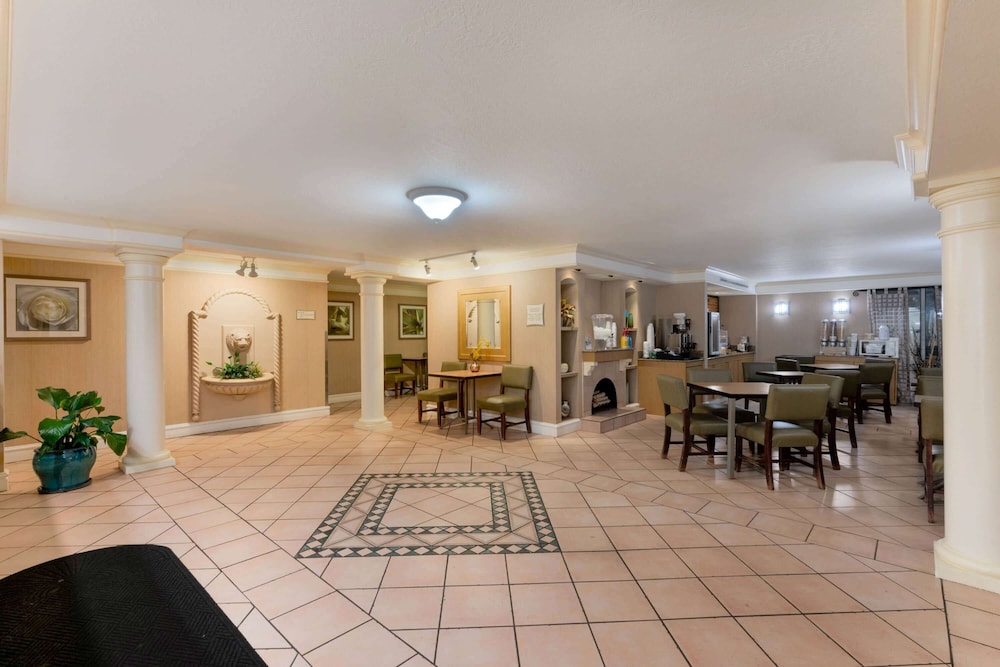 La Quinta Inn Cheyenne 42/54
