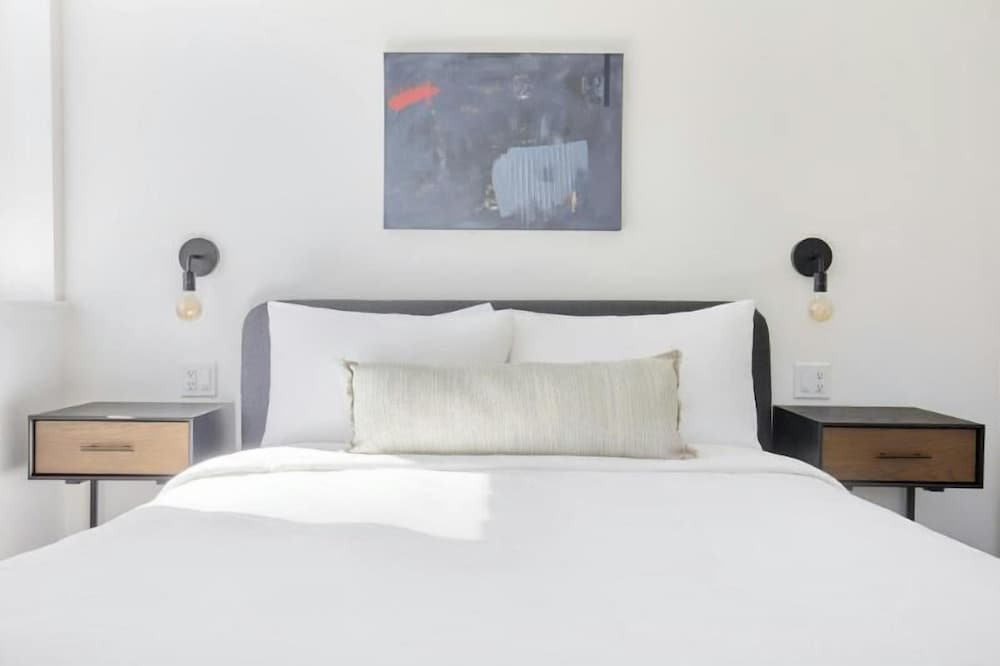 Sonder The Boylston 27/50