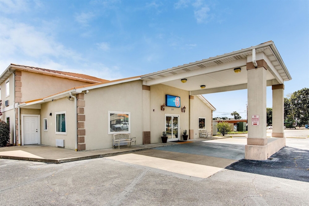 Motel6 Hinesville, GA in HINESVILLE - GA