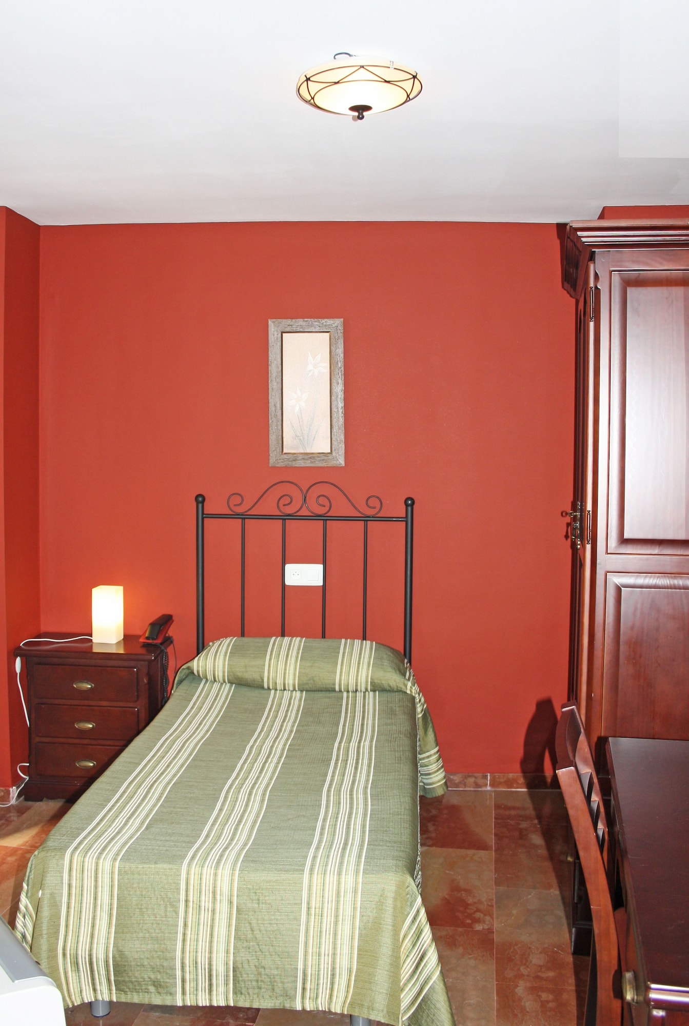ROOM, SINGLE, COURTYARD VIEW