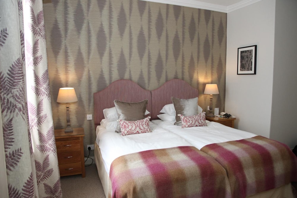 Burts Hotel 5/41