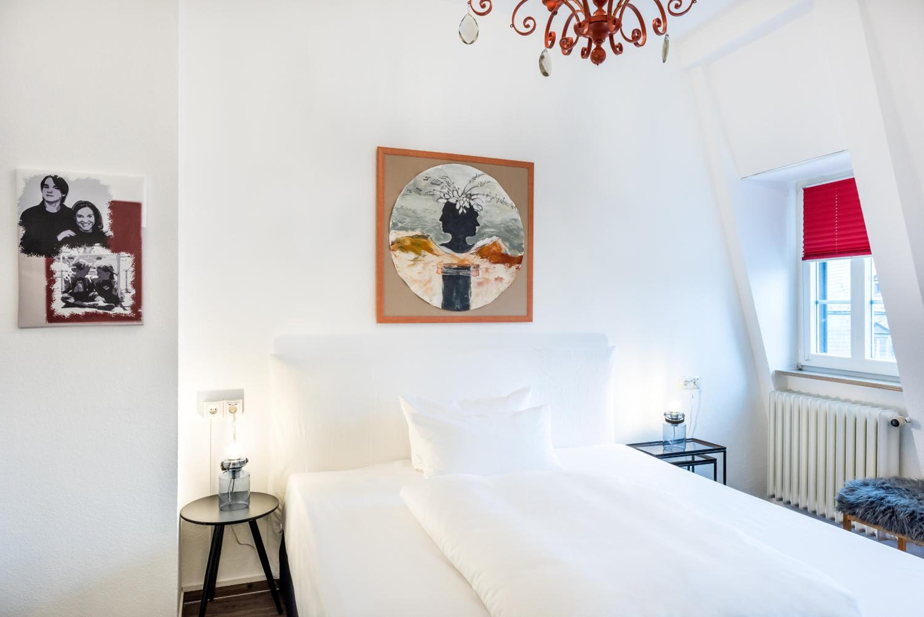 جناح جونيور، Hotel Wurzburger Hof 9/10