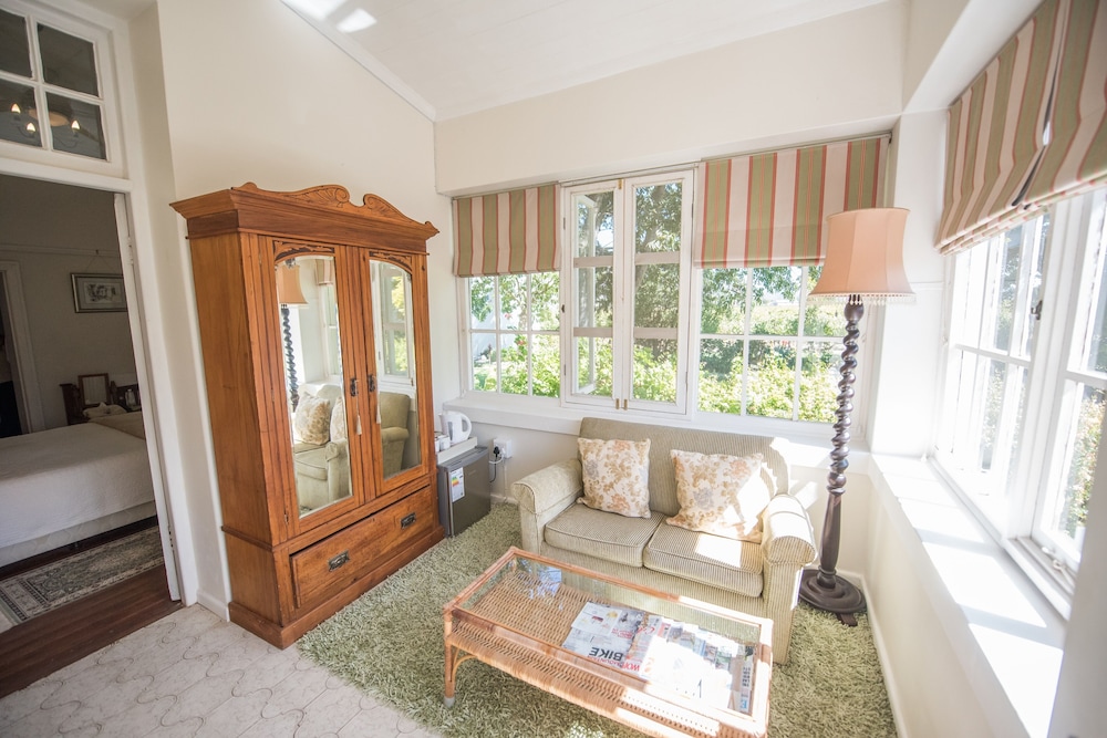 Excelsior Manor Guesthouse 50/50