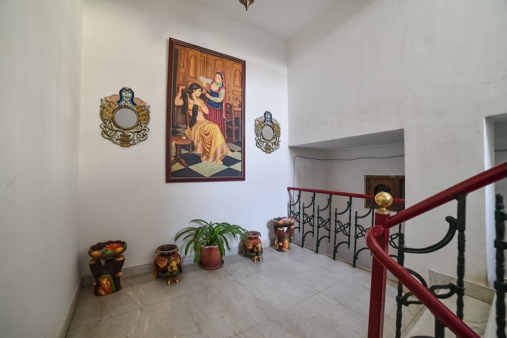 Hotal Devraj Niwas on Lake Pichola Udaipur 30/50