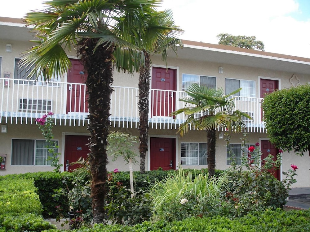 Dream Inn Fresno photo5