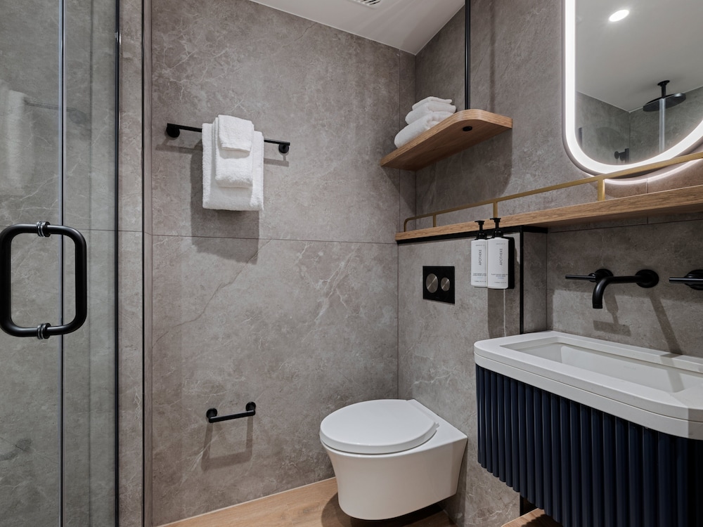 2 Bedrooms, Family Suite, Times Square View