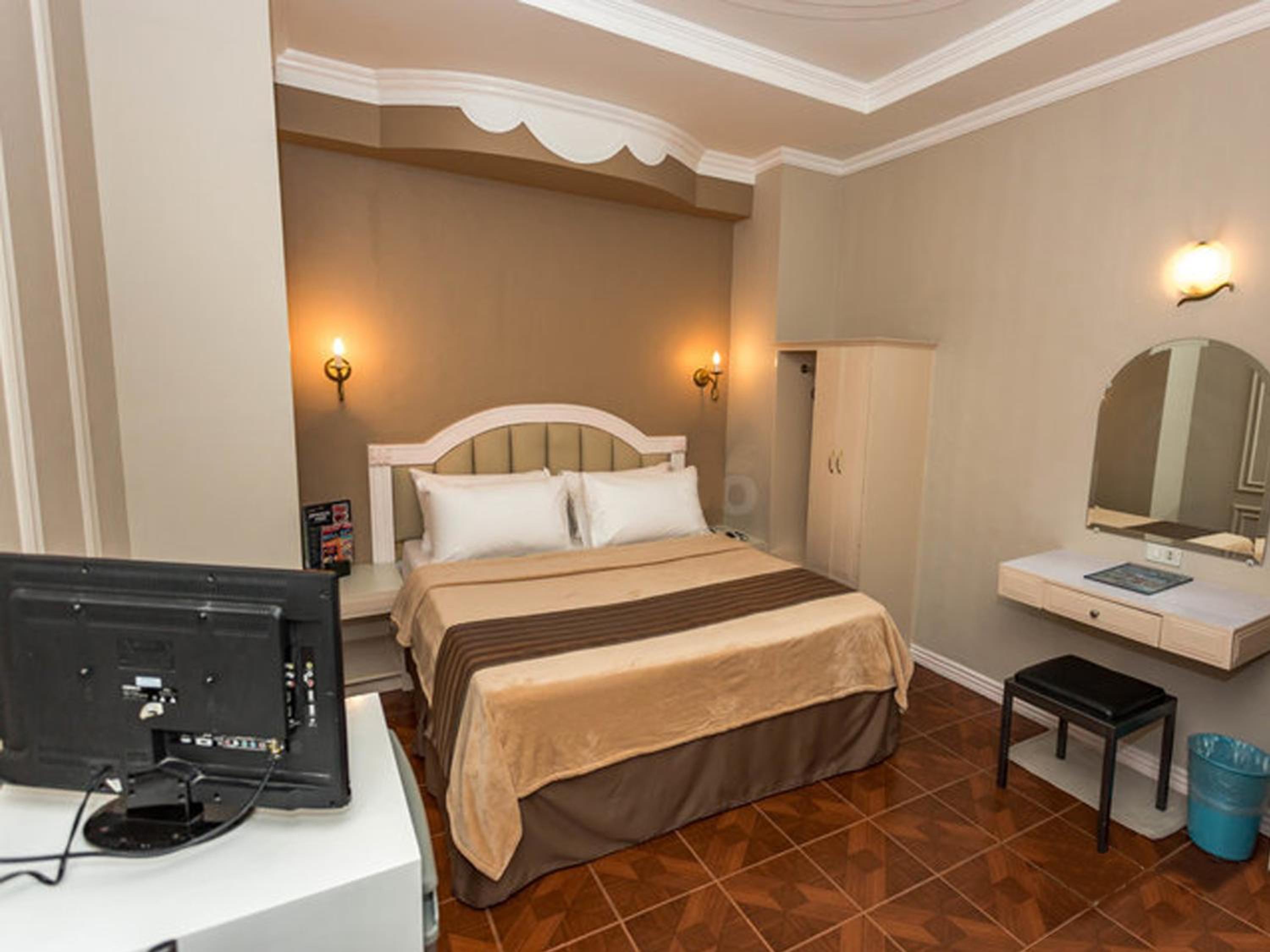 Superior, Queen Bed, Small