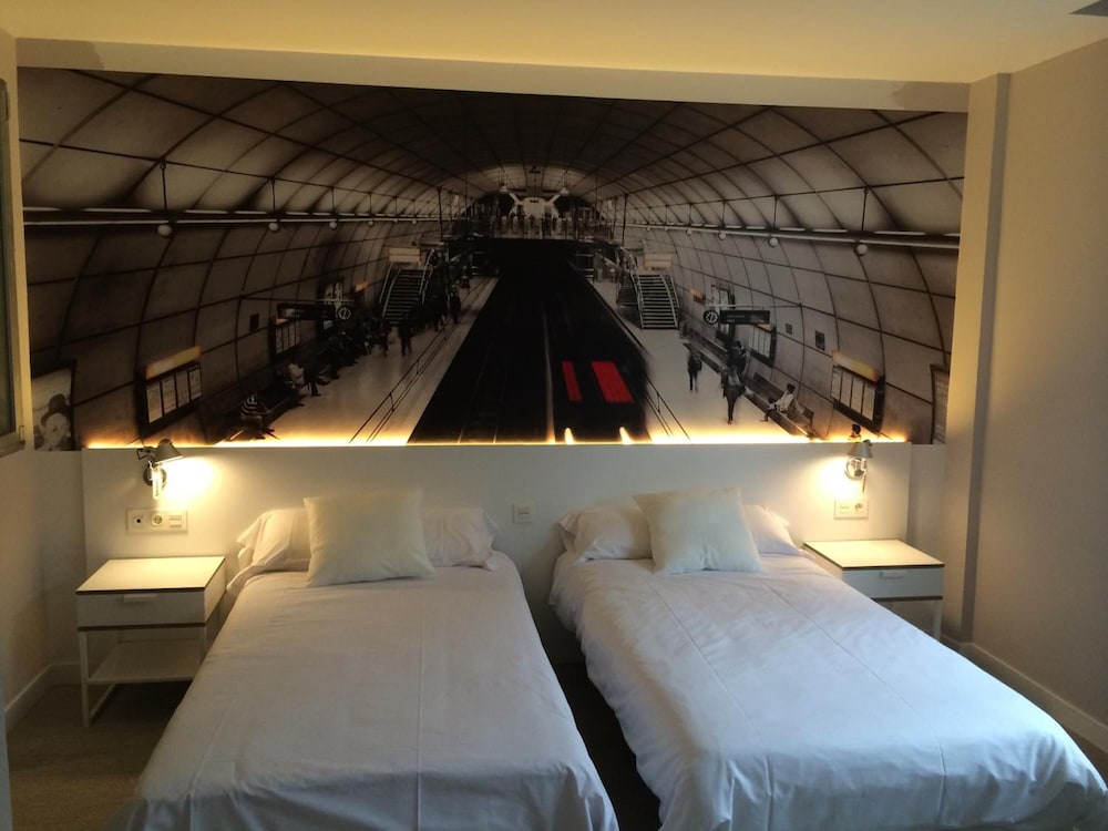 Bilbao City Rooms 11/25