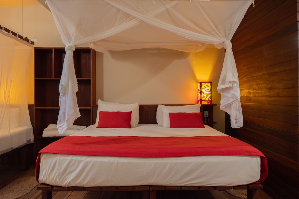 Ventana Hotel 5/50