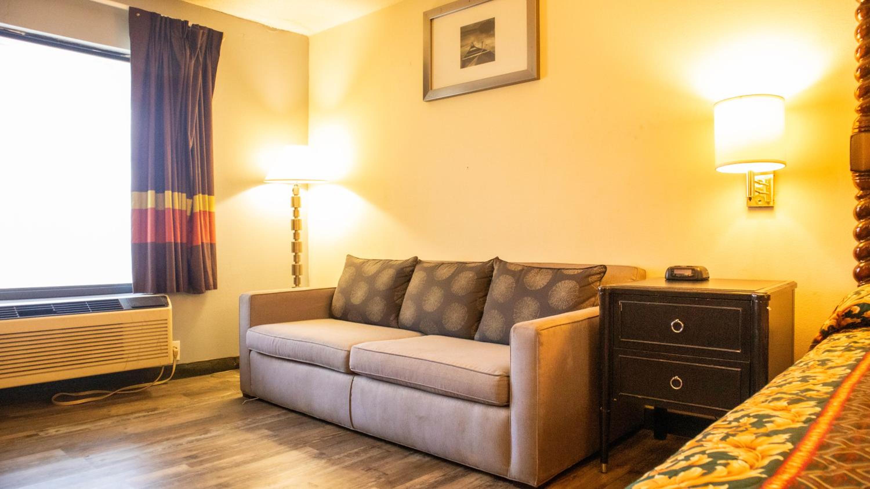 DAYS INN YANCEYVILLE 20/32